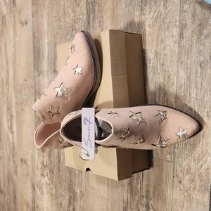 NIB SEVEN7 AUSTIN FAUX LEATHER SLIP ON SHOOTIES
